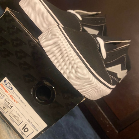 Shoes - Picture 3 of 4